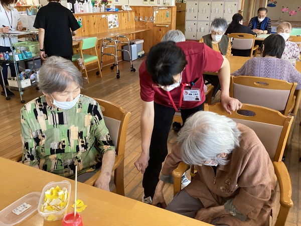握力、測定中
