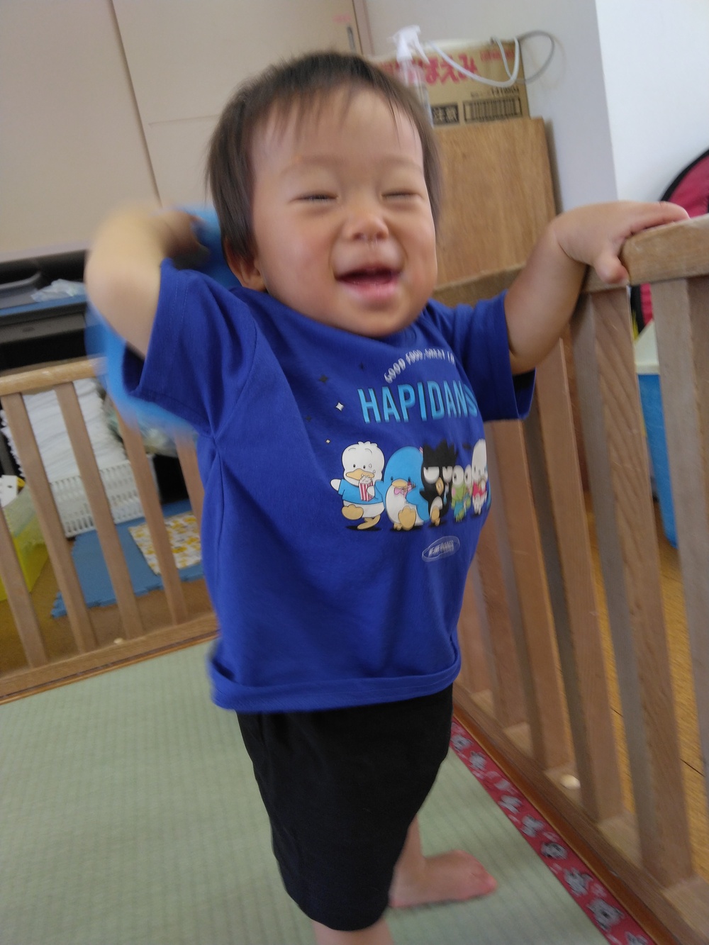 ボールで遊ぶ子ども (2)