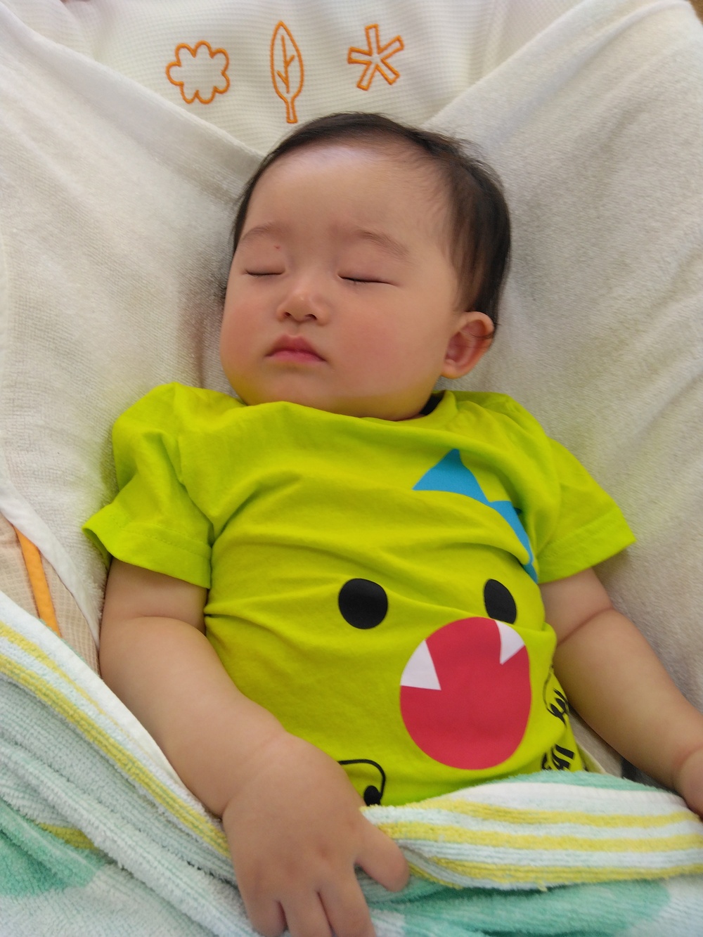 眠っている子ども