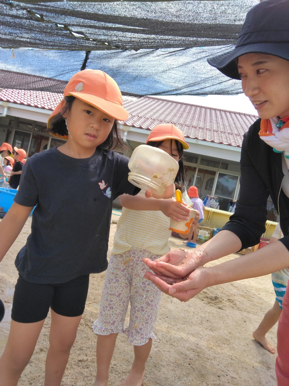 泥んこ遊びの様子1