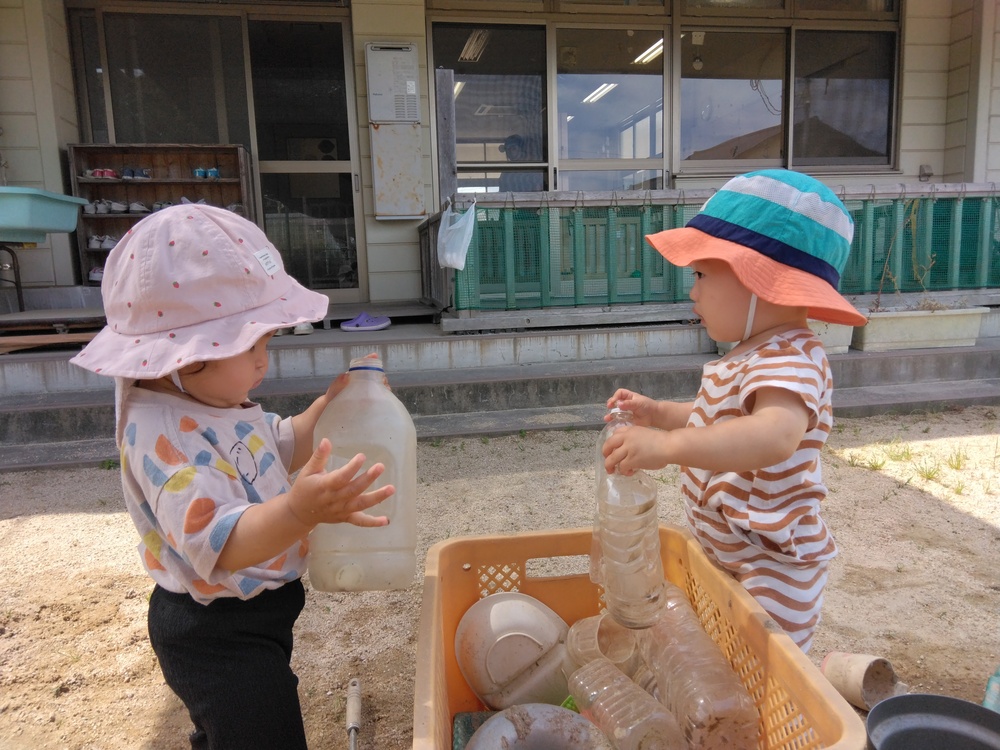 泥んこ遊びの様子⑴