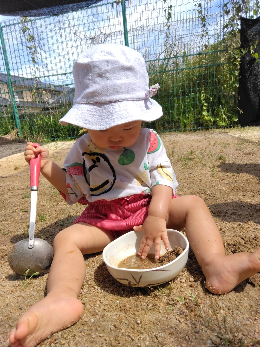 泥んこ遊びの様子⑵