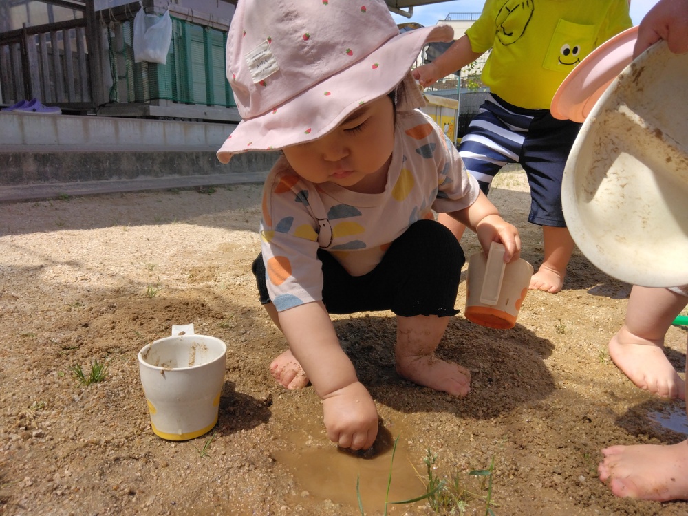 泥んこ遊びの様子⑶