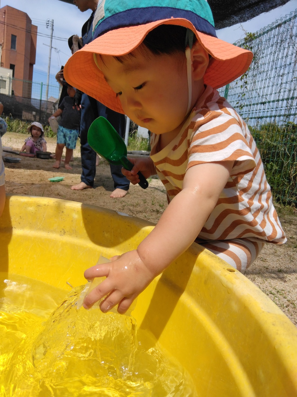 泥んこ遊びの様子⑷