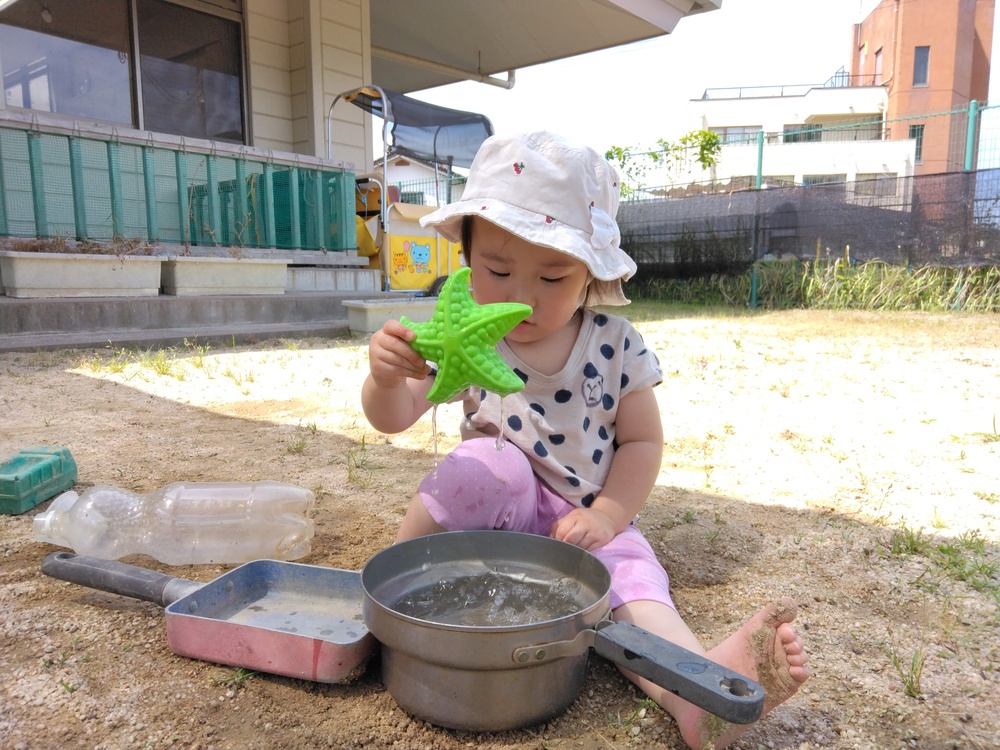 どろんこ遊びの様子 (2)