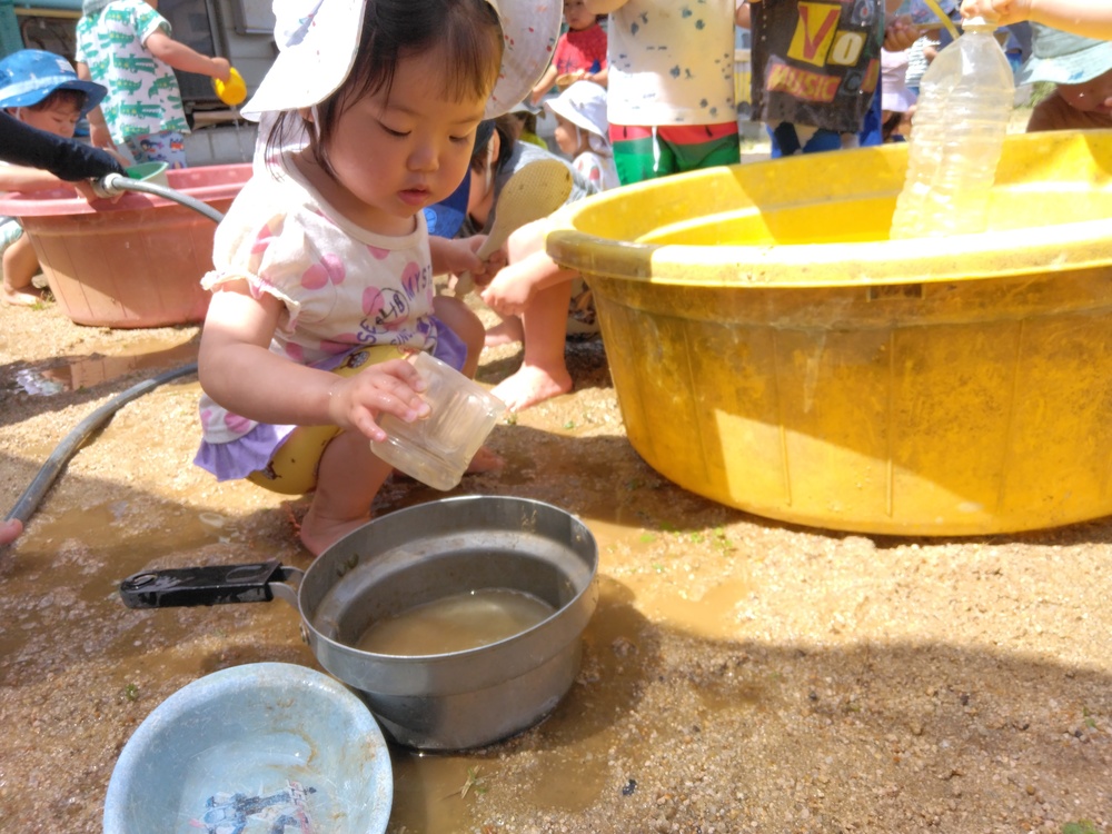 どろんこ遊びの様子 (3)