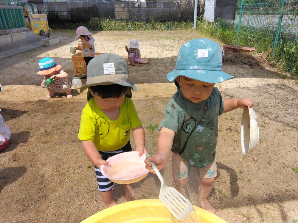どろんこ遊びの様子 (1)