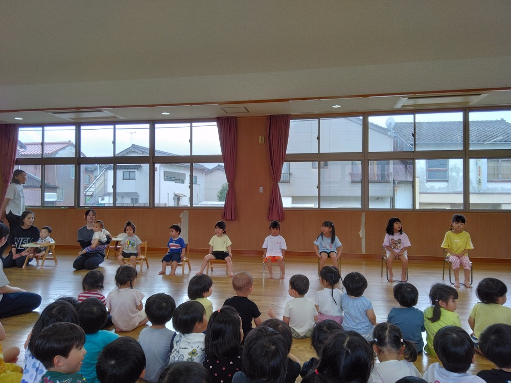 インタビューを受けている様子１