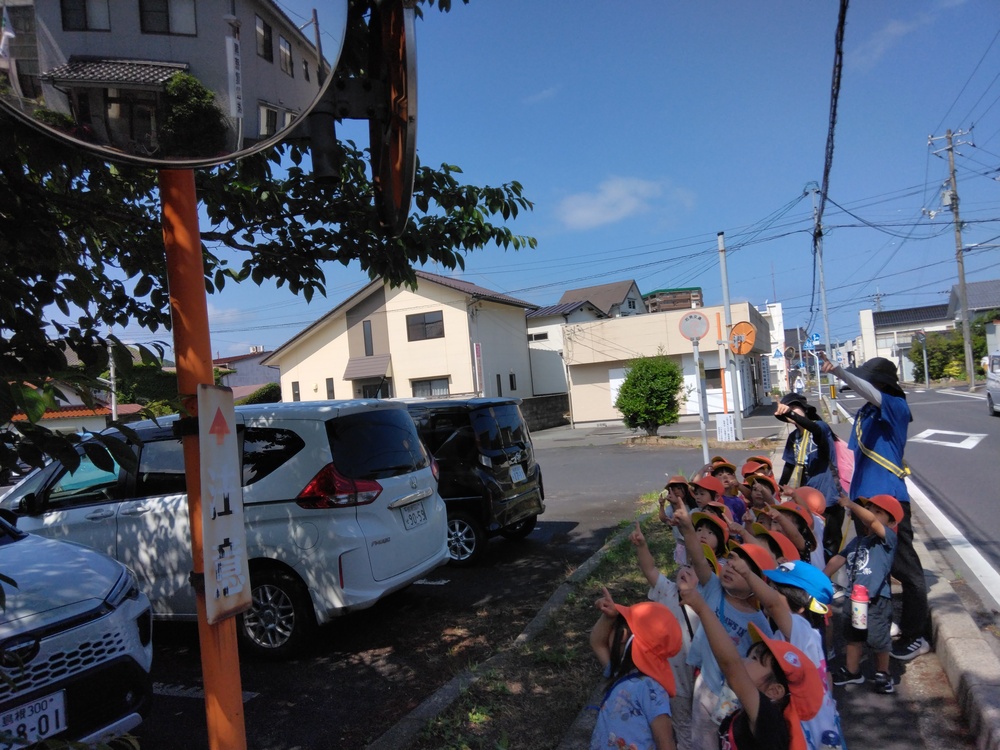 カーブミラー
