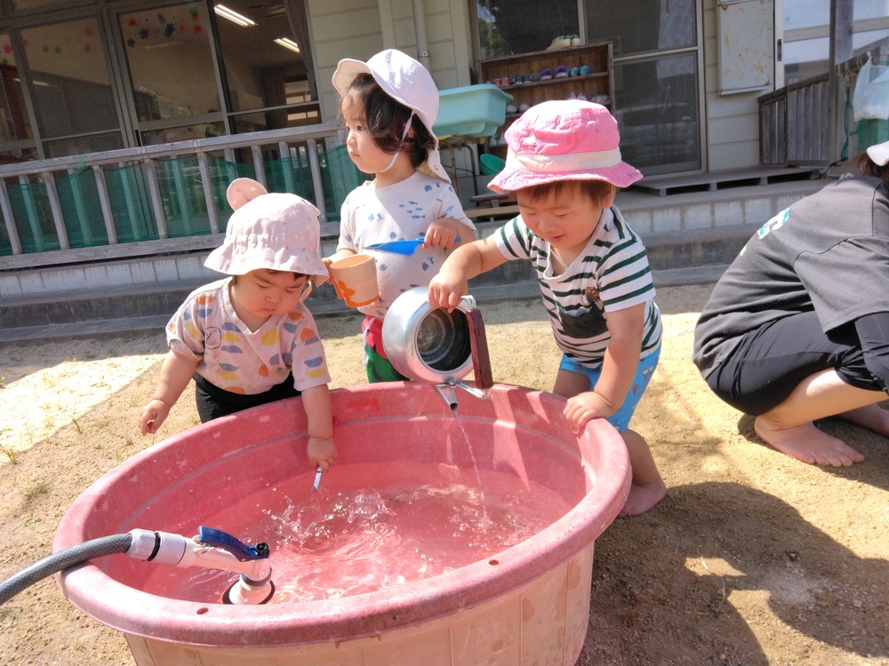 どろんこ遊びの様子 (2)
