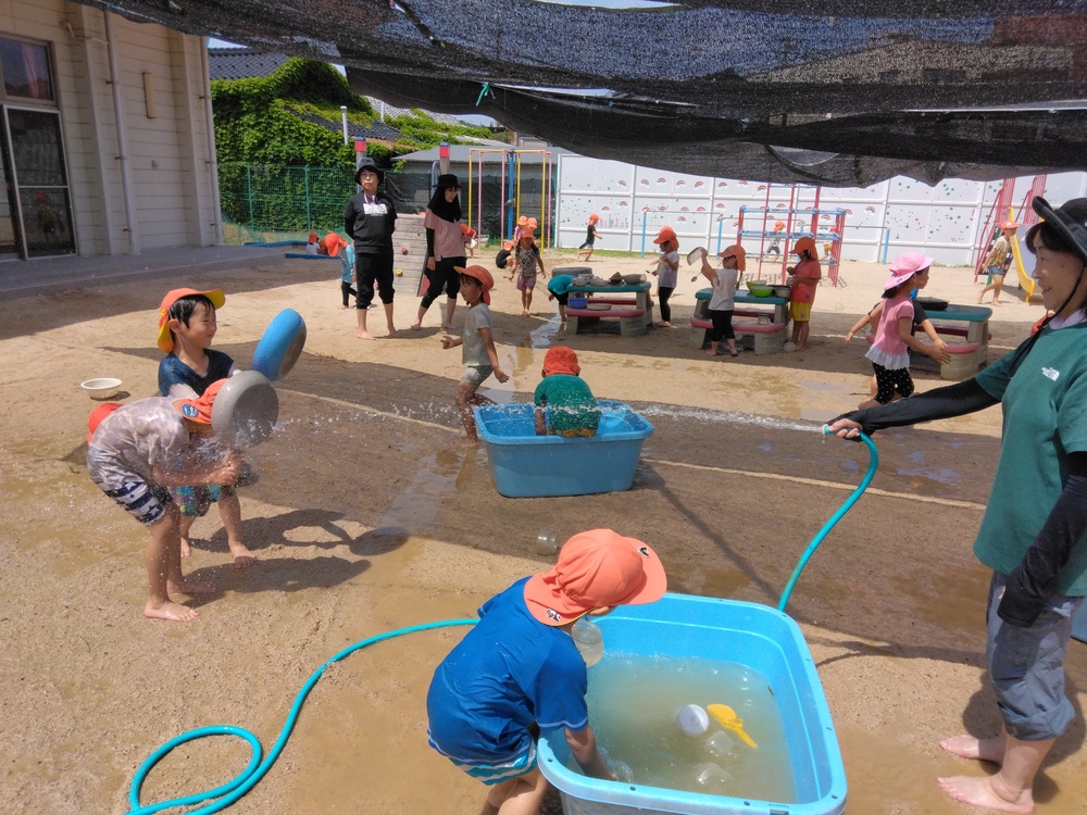 水かけバトルをしている様子1