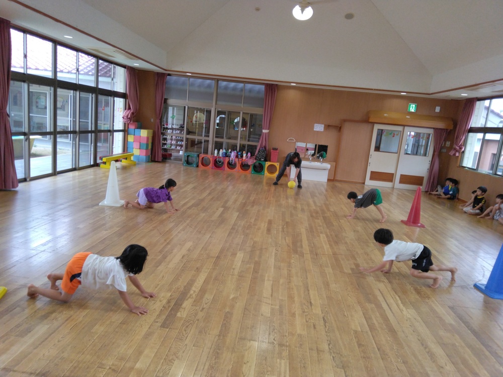 遊戯室で遊ぶ様子5