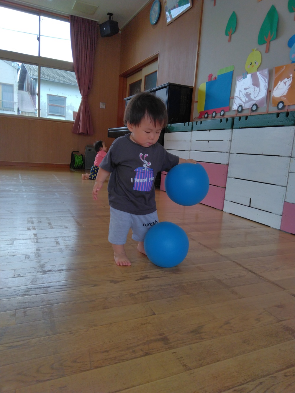 遊戯室で遊ぶ様子⑸