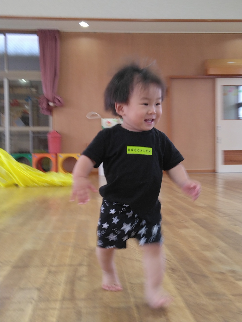 遊戯室で遊ぶ様子 (3)