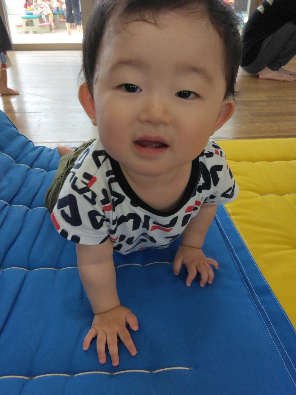 遊戯室で遊ぶ様子5