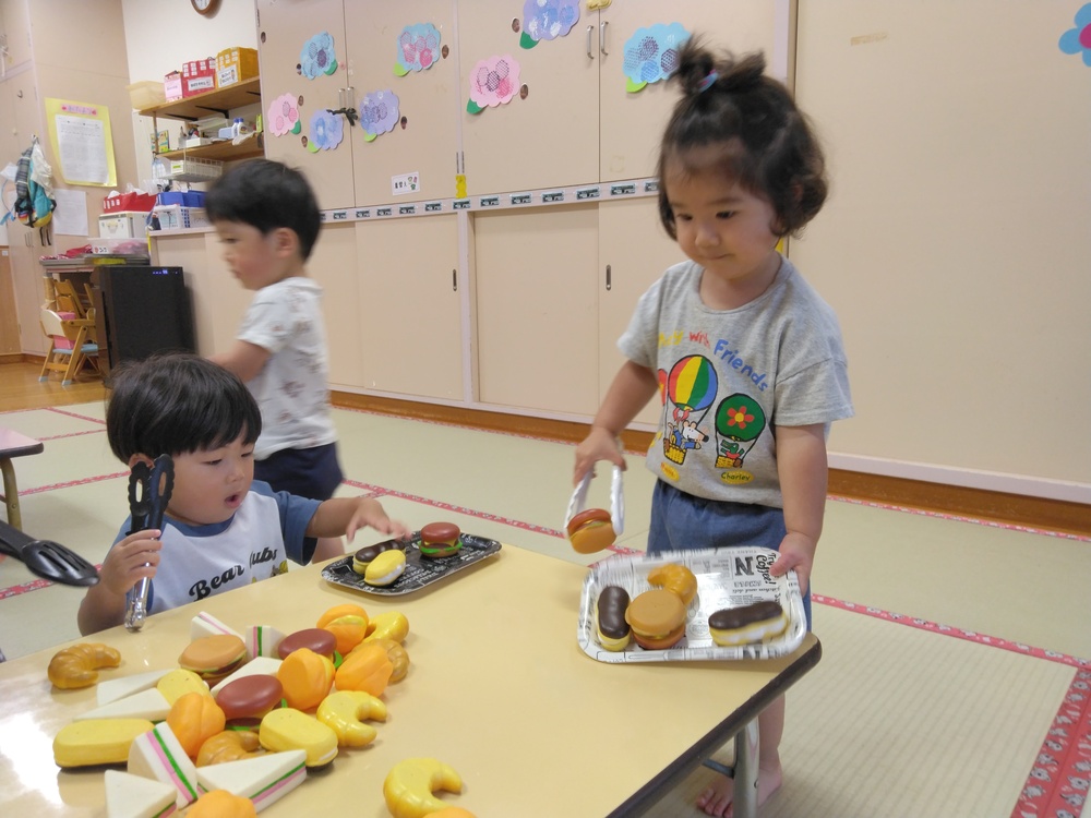 おままごとの様子 (2)