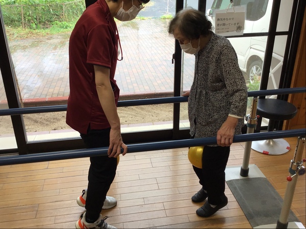 ボールを挟んで踵上げです