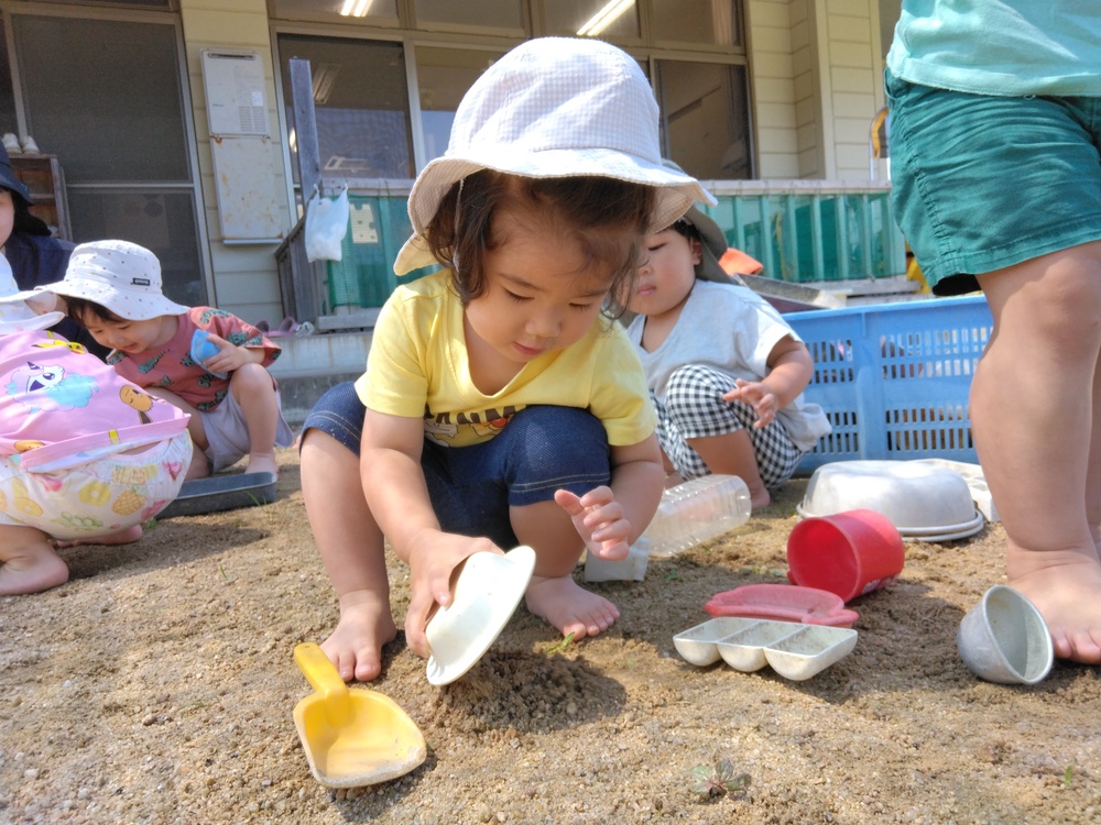 園庭遊びの様子 (2)