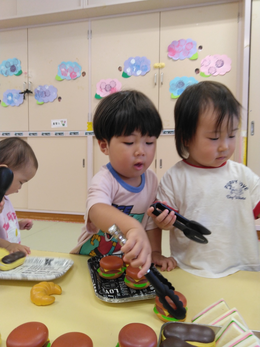 パン屋さんごっこをする様子⑶