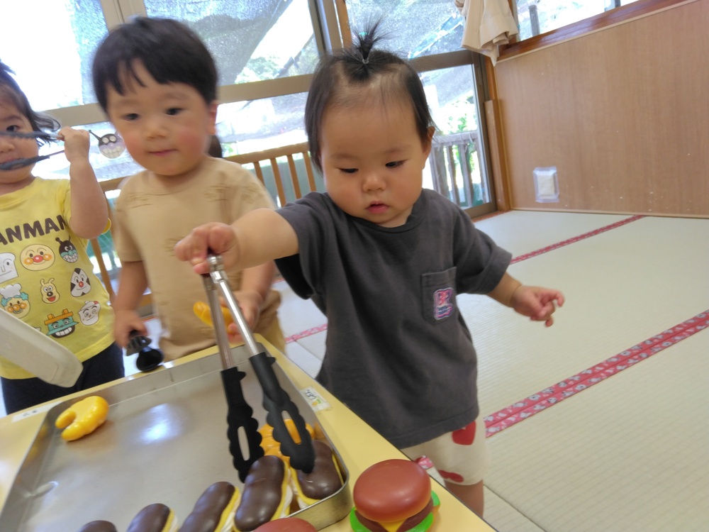 パン屋さんごっこをする様子⑸