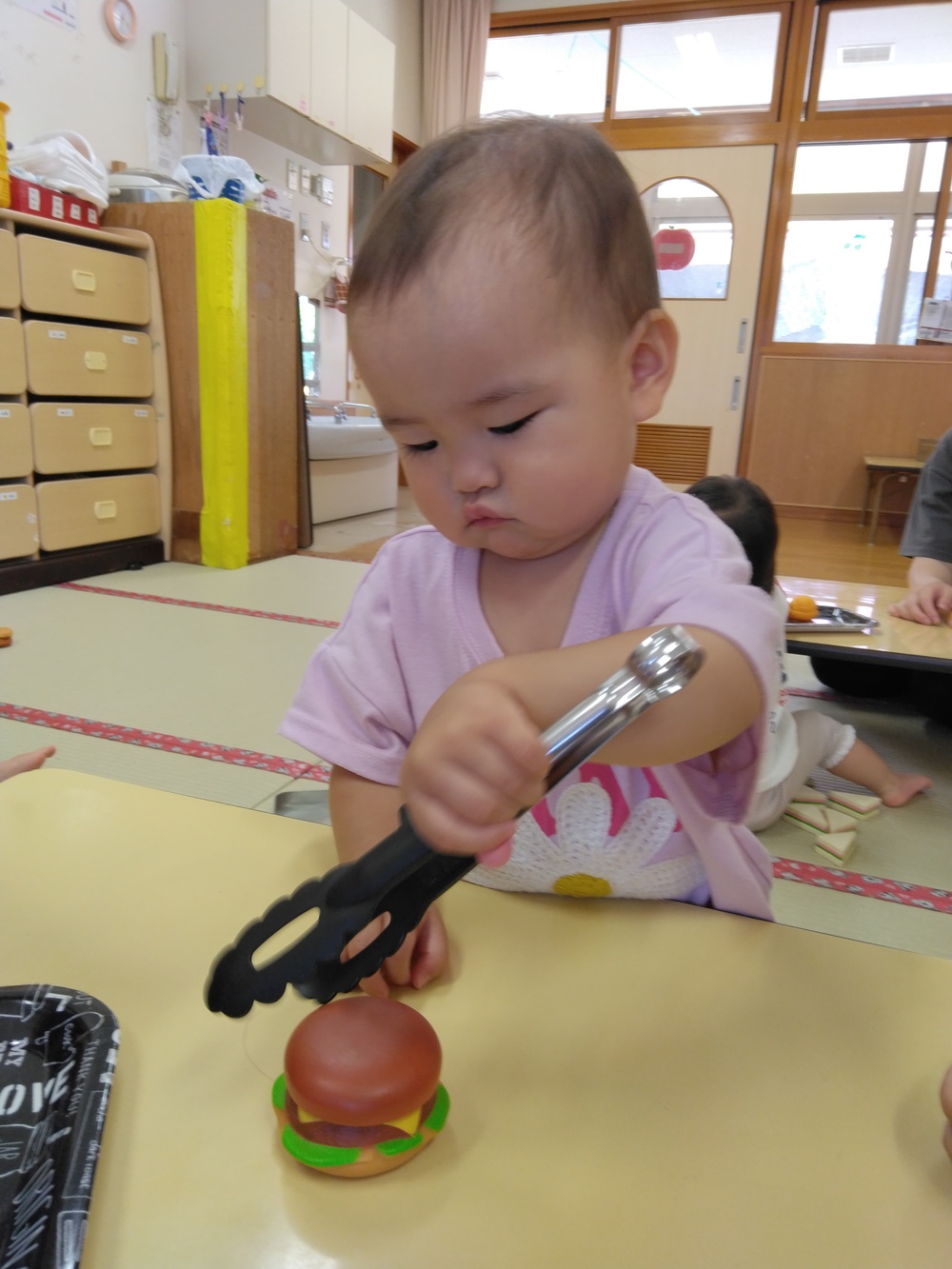 パン屋さんごっこをする様子⑺