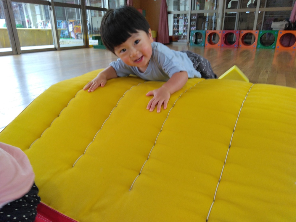 遊戯室で遊んでいる様子 (3)