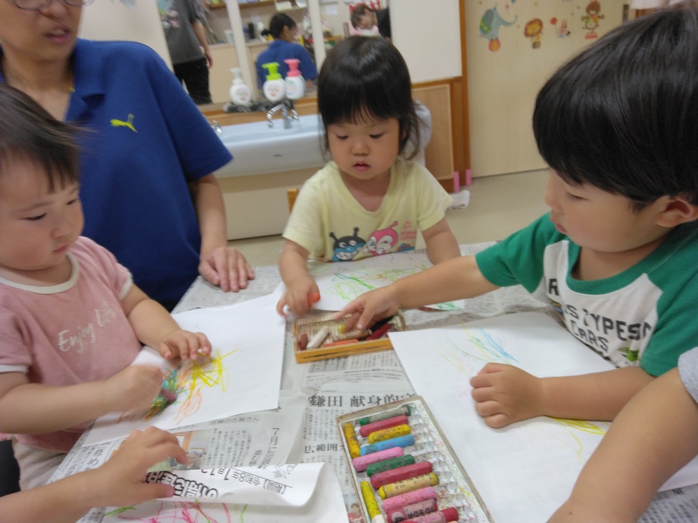 お絵かきの様子 (2)
