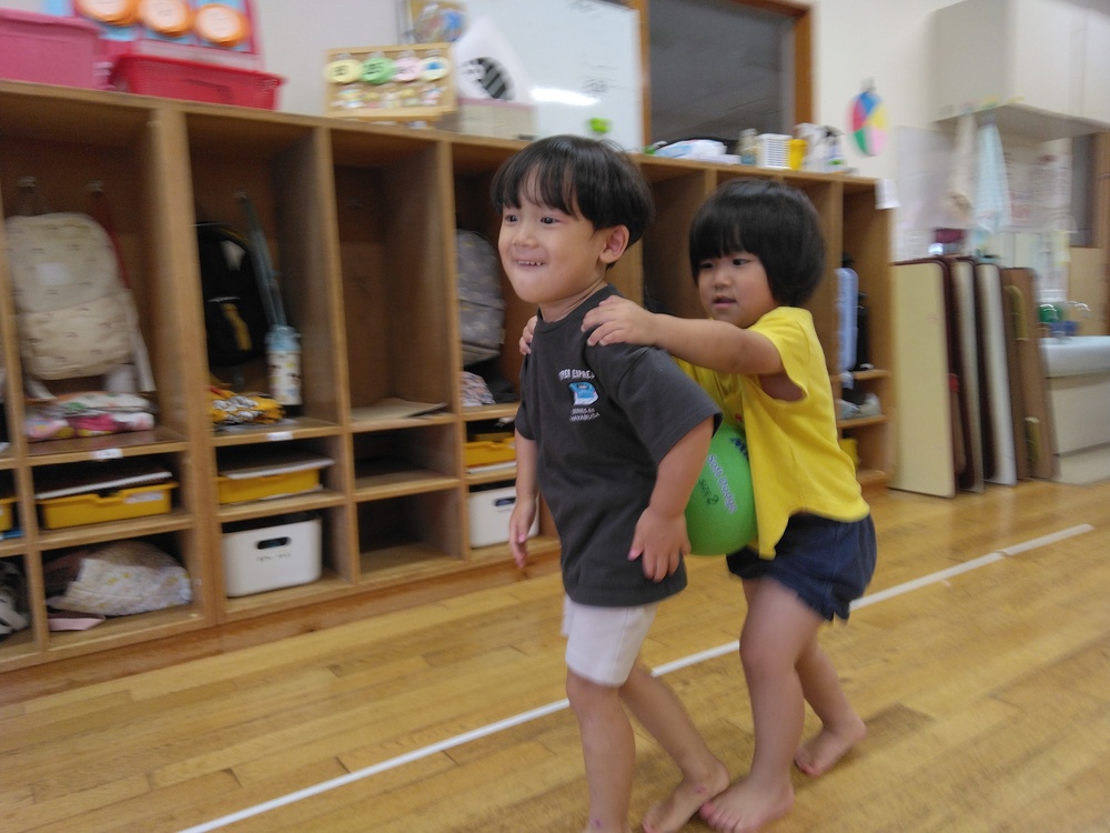ボール遊び