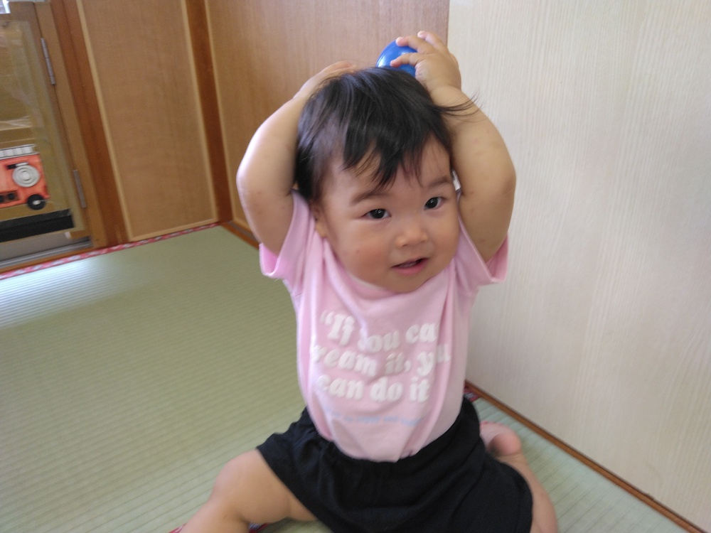 ボールで遊ぶ様子
