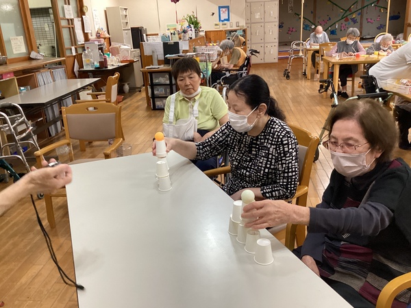 紙コップゲーム中です