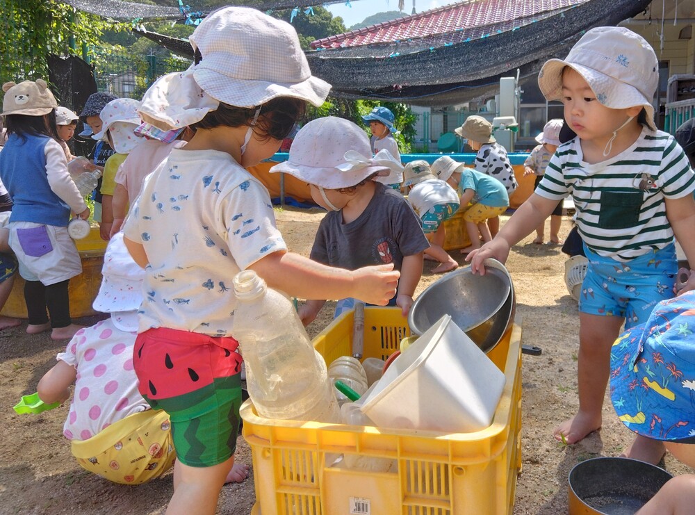 どろんこ遊びの様子 (1)