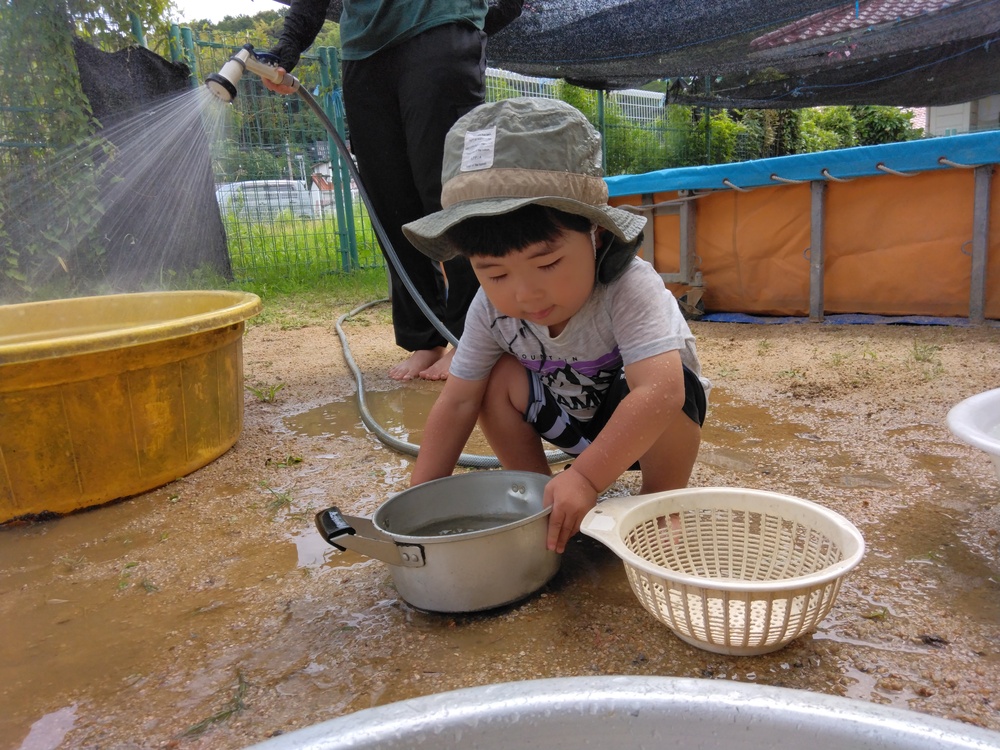 どろんこ遊びの様子