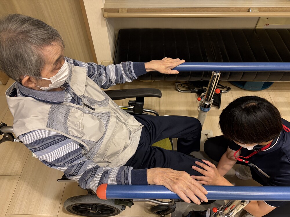 足をしっかり床につけているところ