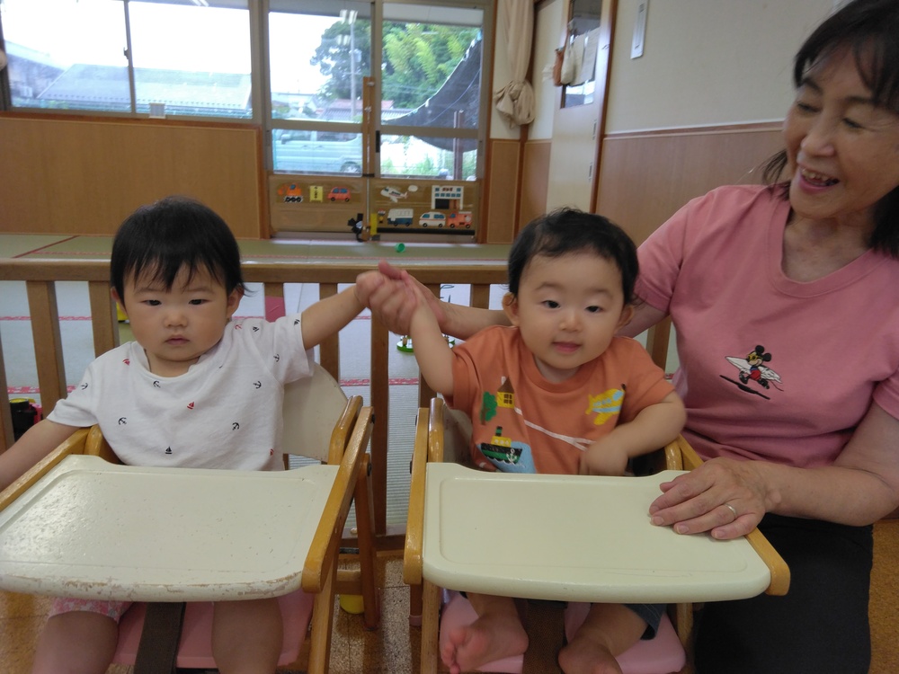 チェアに座る子ども