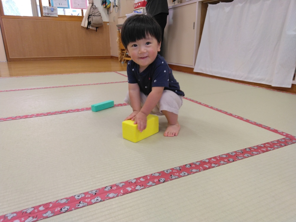 ソフト積み木で遊んでいる様子 (4)