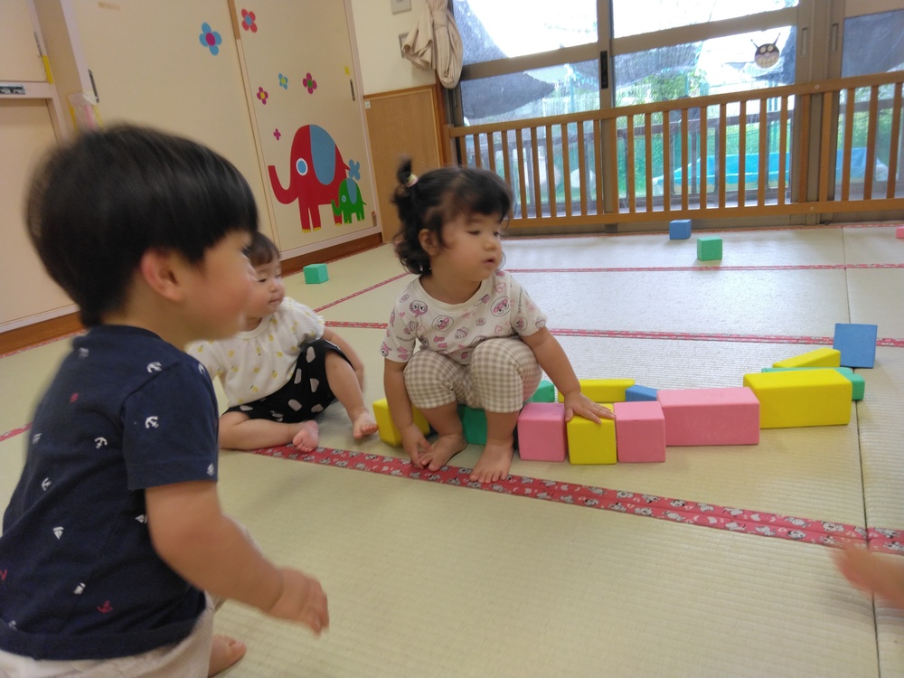 お友だちを呼んでいる様子
