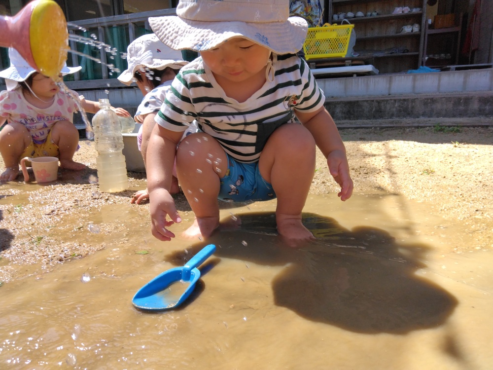 どろんこ遊びの様子 (2)