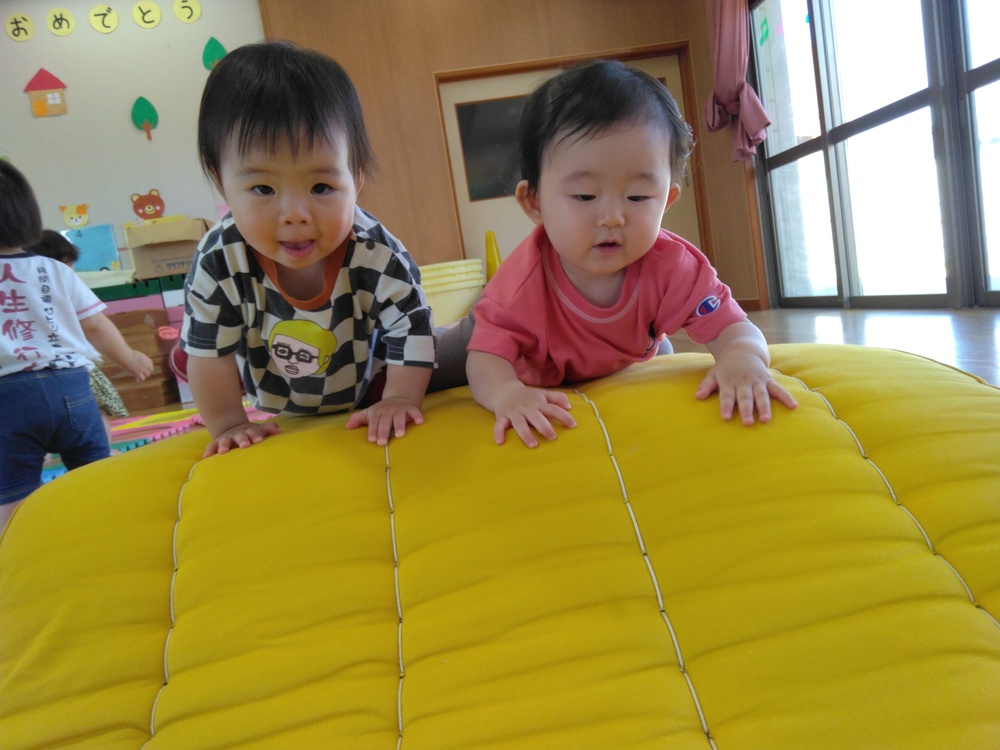 遊戯室で遊ぶ様子２