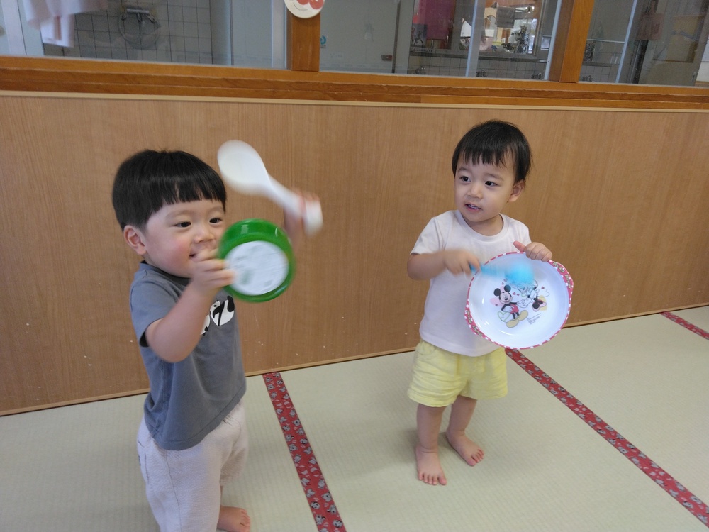 おままごとをする子ども (2)
