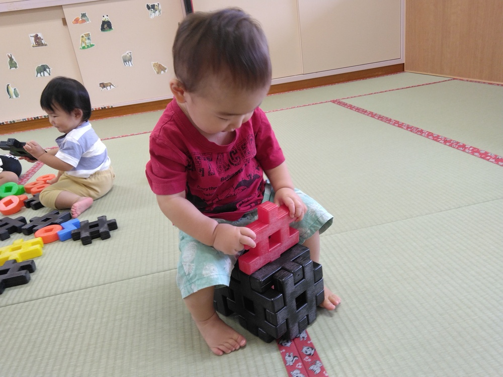 ブロックで遊ぶ様子3