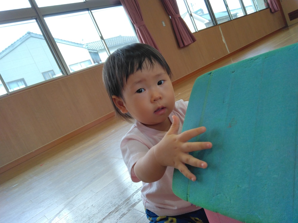 遊戯室で遊ぶ様子⑶