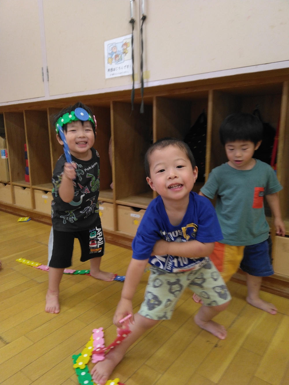 ホックブロックで遊んでいる