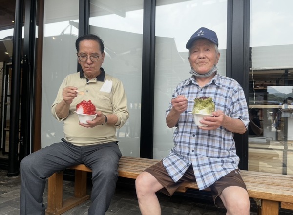 かき氷、食しています