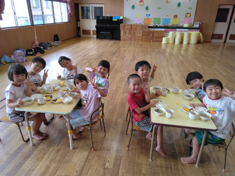 給食の様子1