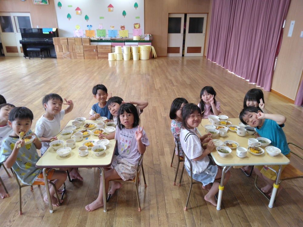 給食の様子2
