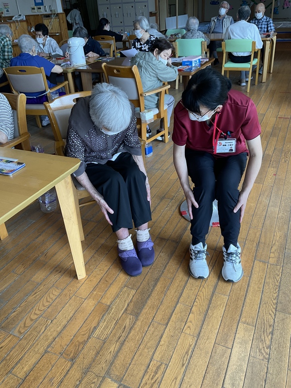 足のストレッチ、伝達中です