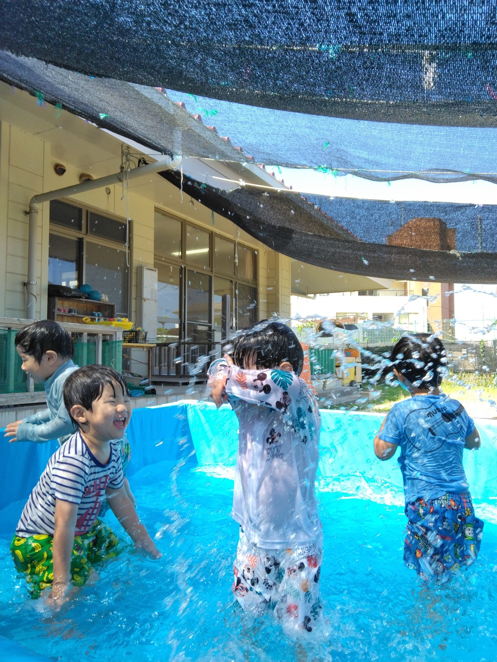 プール遊び