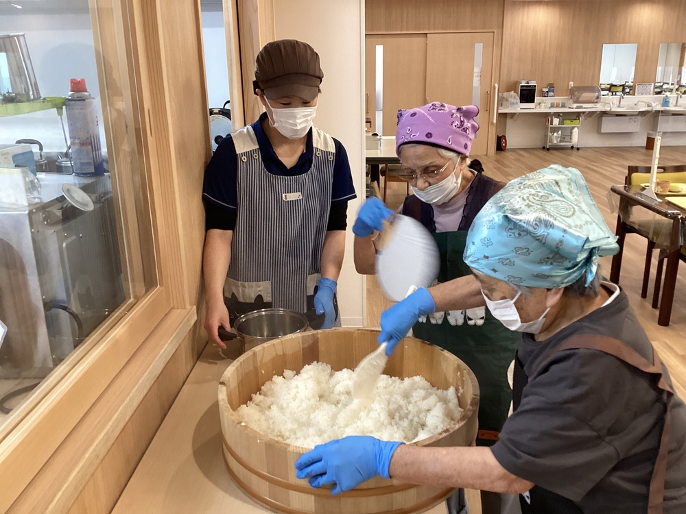 FUKUFUKUキッチン寿司作り
