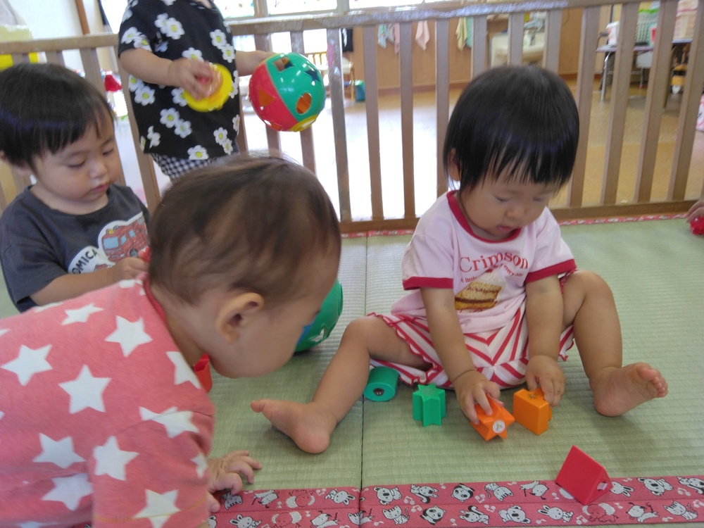 型はめで遊ぶ様子3