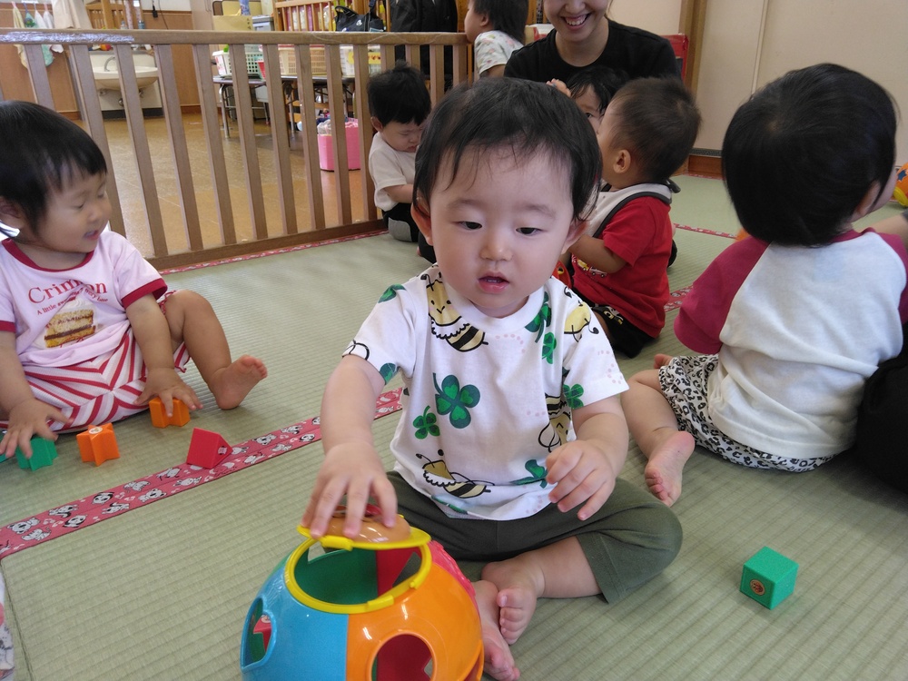 型はめで遊ぶ様子4